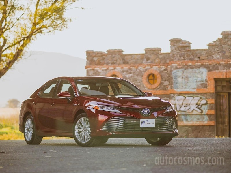 foto Toyota Camry XLE 2.5L Navi Híbrido