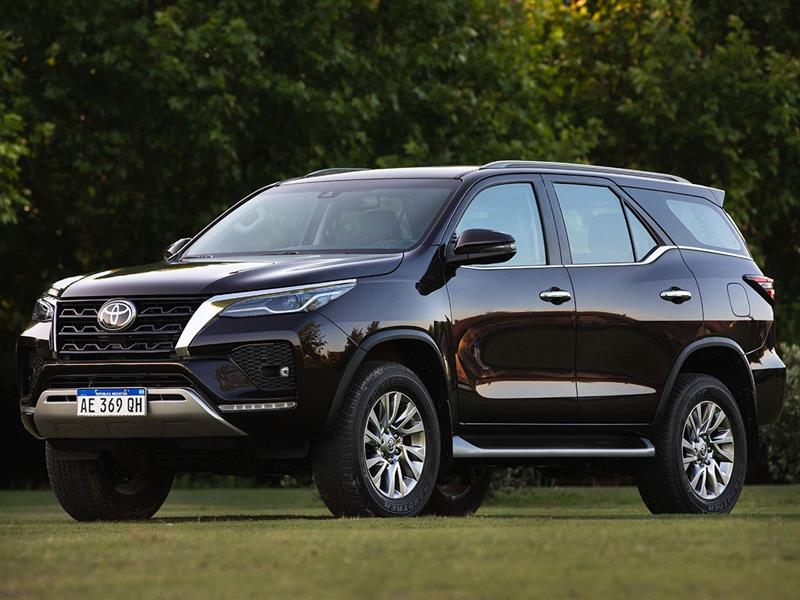 Toyota SW4 SRX 2.8 TDi 7A Aut nuevo color A eleccion precio $4.733.700