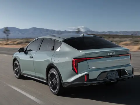 Kia K4 Sedán