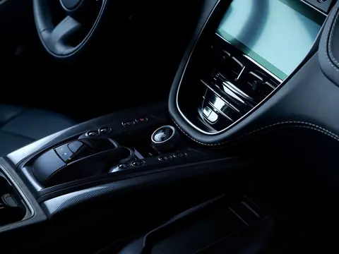 Aston Martin DBX707