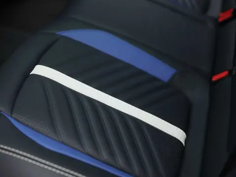 Aston Martin DBX707