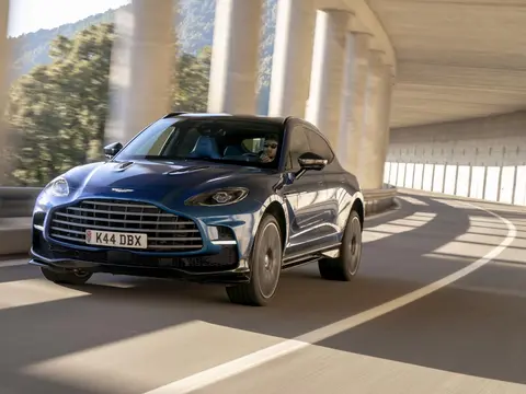 Aston Martin DBX707