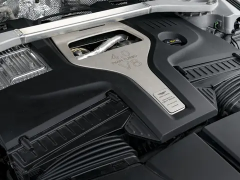 Aston Martin DBX707