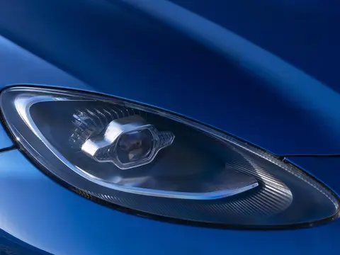 Aston Martin DBX707