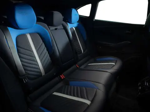 Aston Martin DBX707
