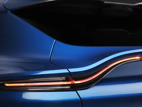 Aston Martin DBX707