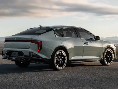 Kia K4 Sedán