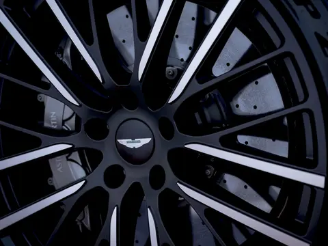 Aston Martin DBX707