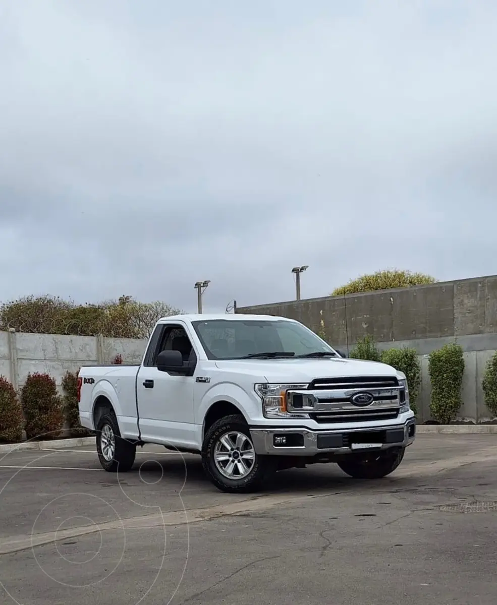 Ford F-150 3.3L XLT 4x4 RC