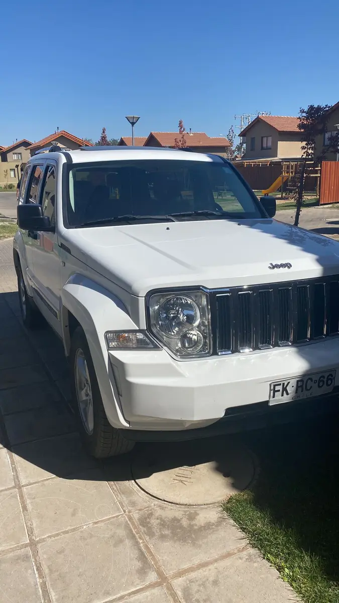 Jeep Cherokee Liberty 3.7 Limited Aut 5P