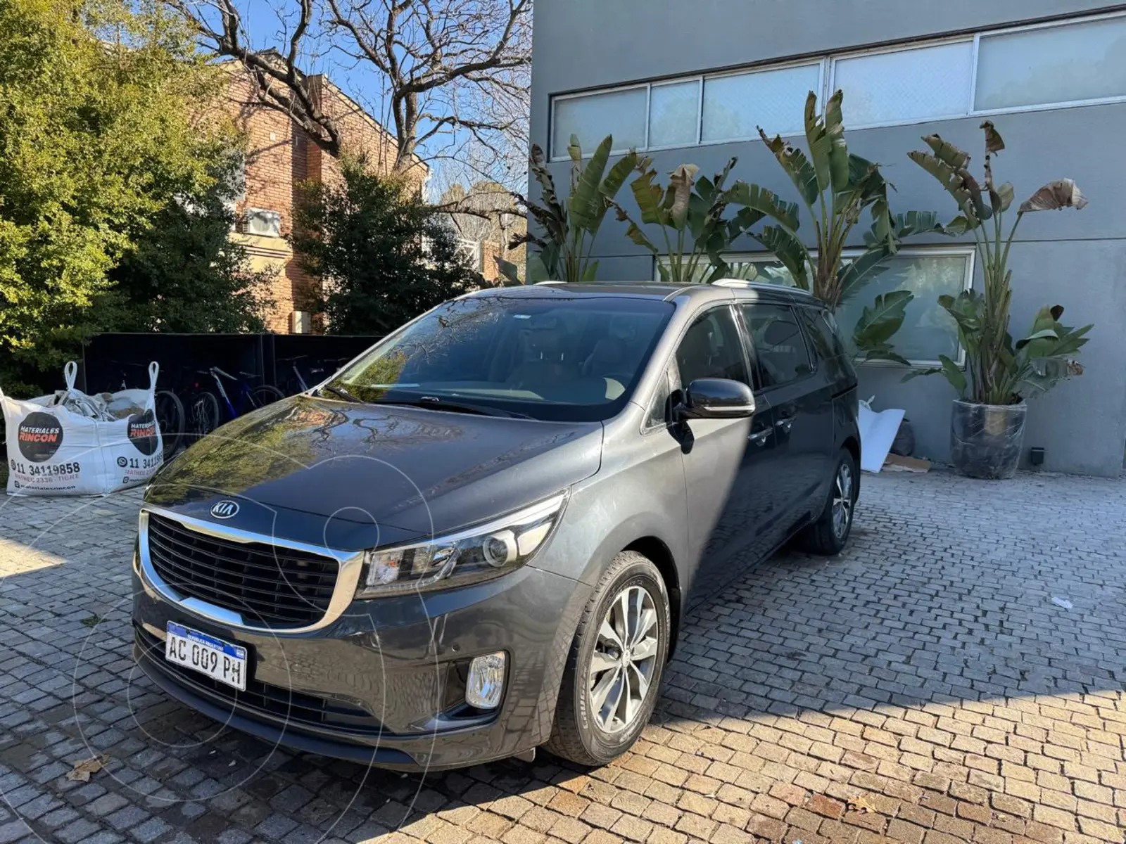 Kia Carnival EX