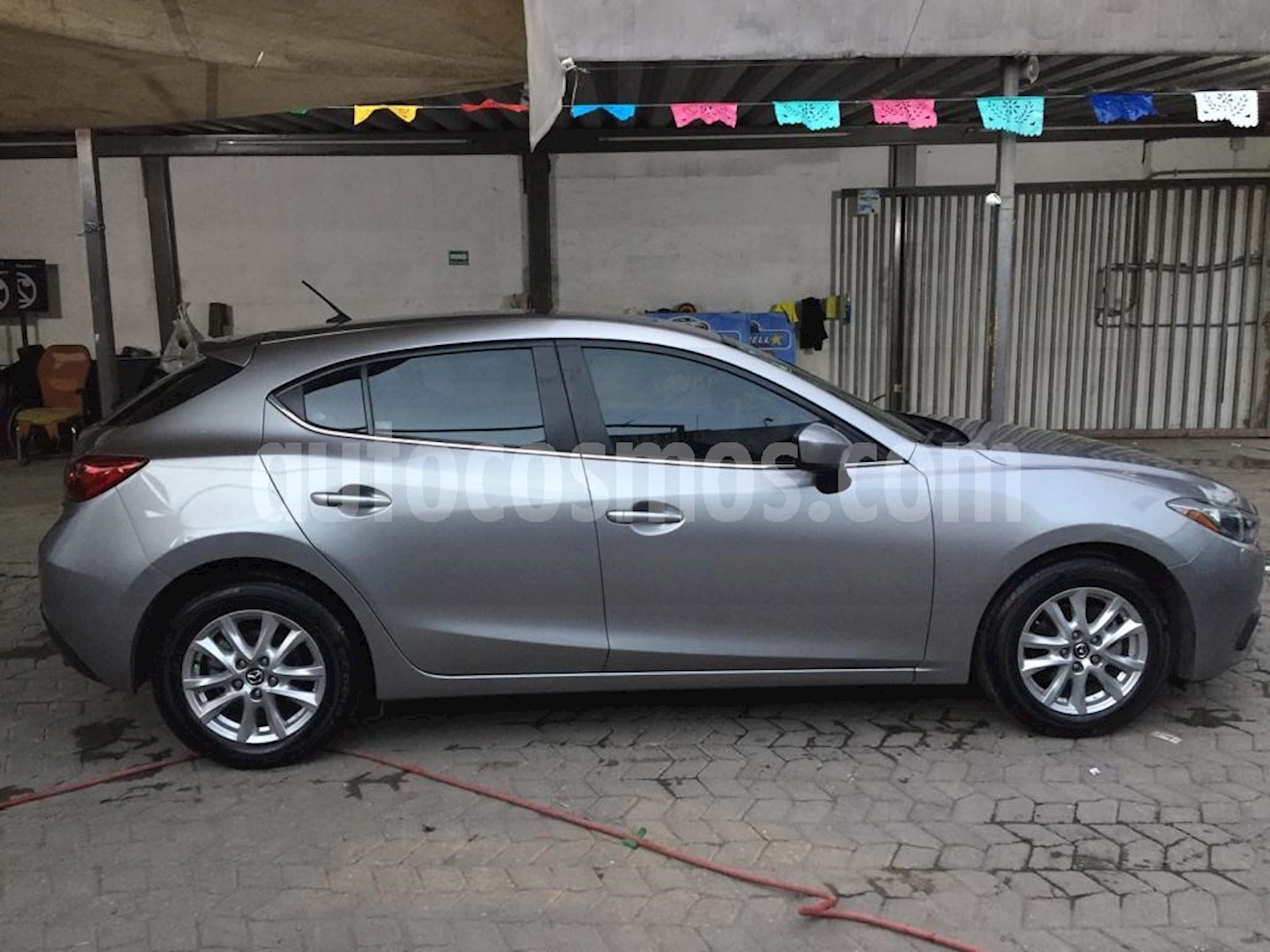 Mazda 3 Hatchback i Touring usado (2015) color Gris precio $185,000