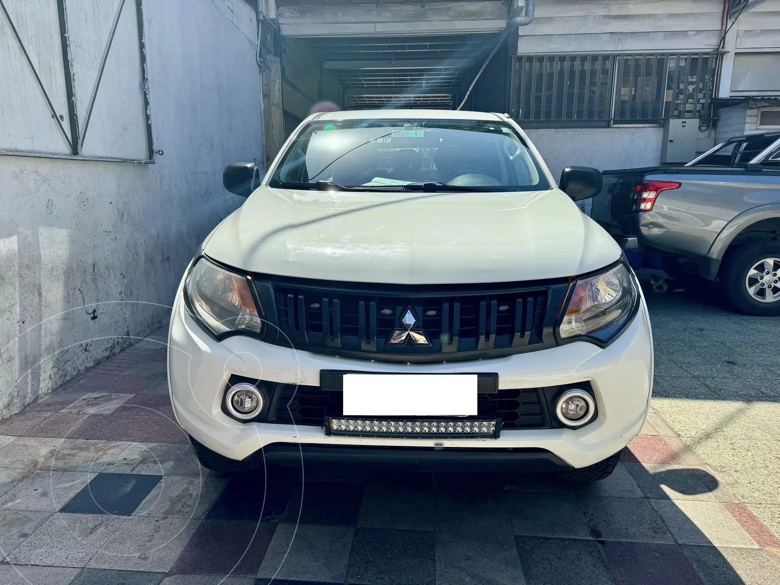 Mitsubishi L-200 2.4 Doble Cabina