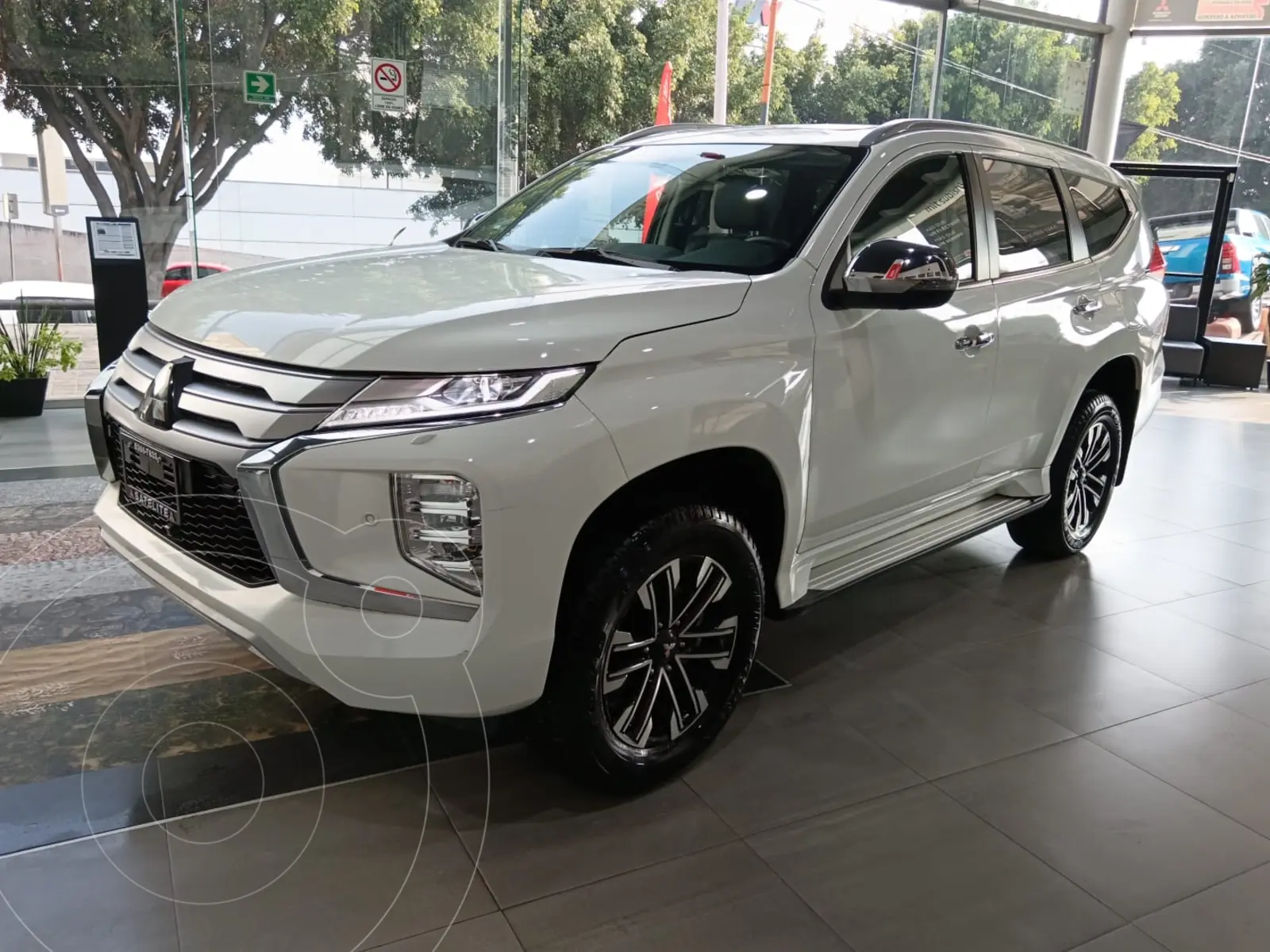 Mitsubishi Montero Sport SE Plus 2023