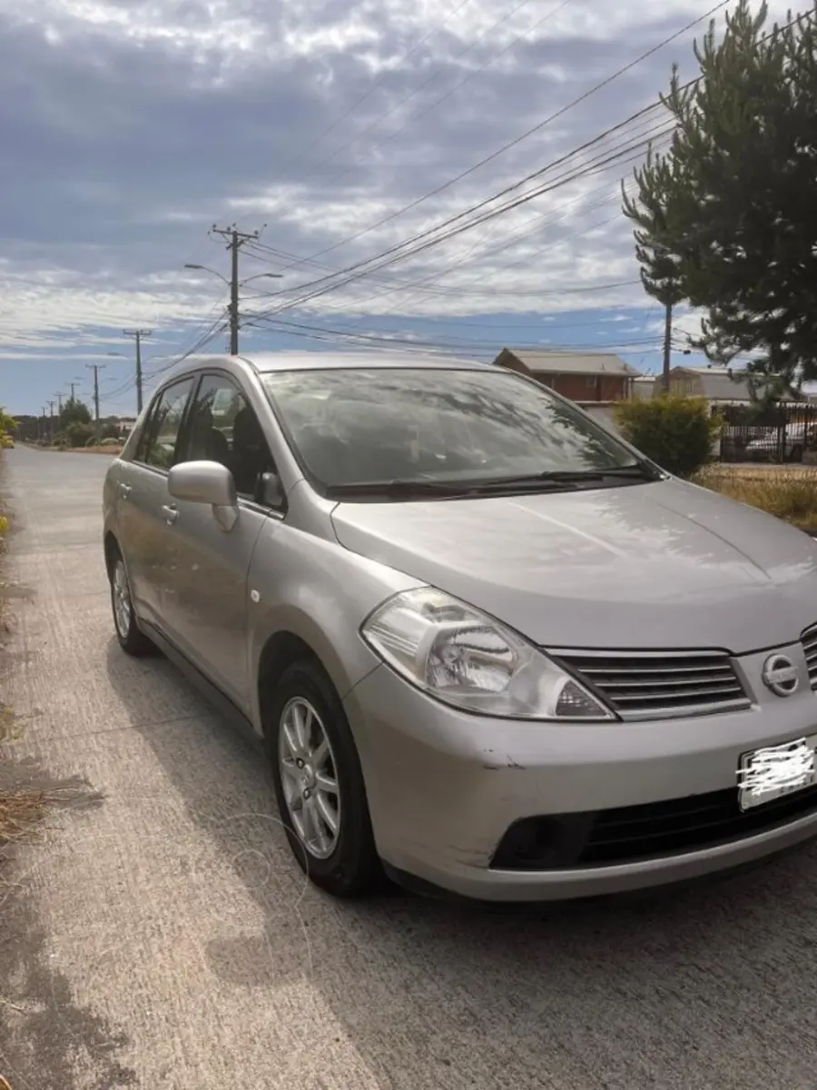 Nissan Tiida Sedán S 1.6 Llantas