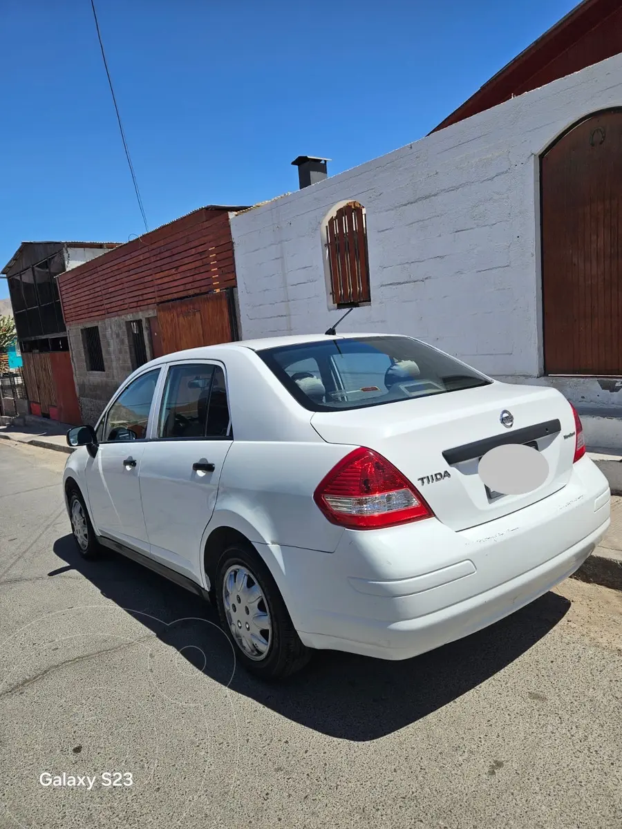 Nissan Tiida Sedán S 1.6