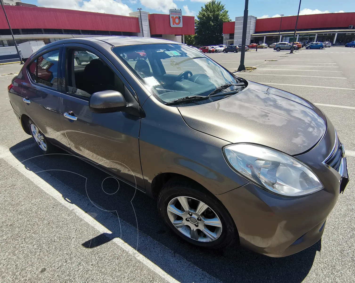 Nissan Versa 1.6L Sense c/Llantas
