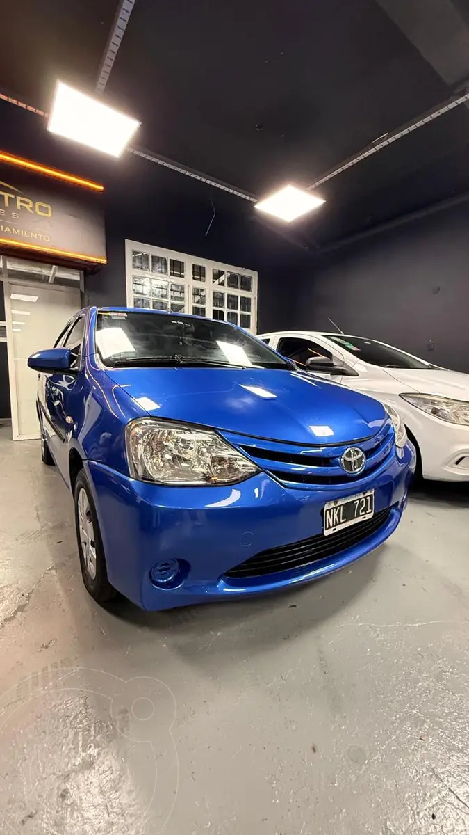 Toyota Etios XLS