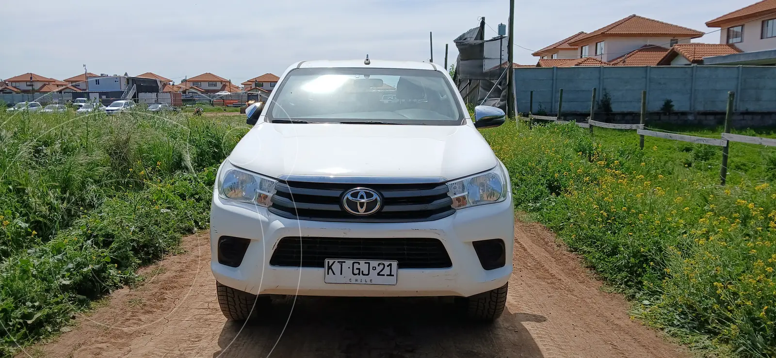 Toyota Hilux 2.4L SR CD 4x2