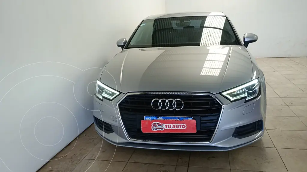 foto Audi A3 Sedán 1.4 T FSI S-tronic 2016/17 usado (2017) color Plata Hielo precio u$s25.300