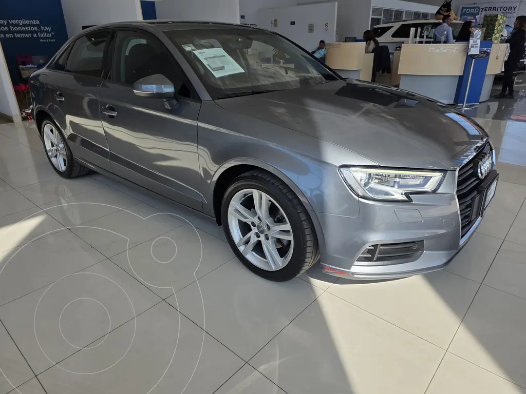 foto Audi A3 Sedán Sedán 1.4L Dynamic Aut usado (2018) color Gris precio $295,000