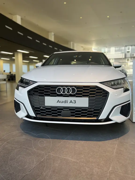foto Audi A3 Sportback 35 TFSi nuevo color Blanco Glaciar precio u$s45.900