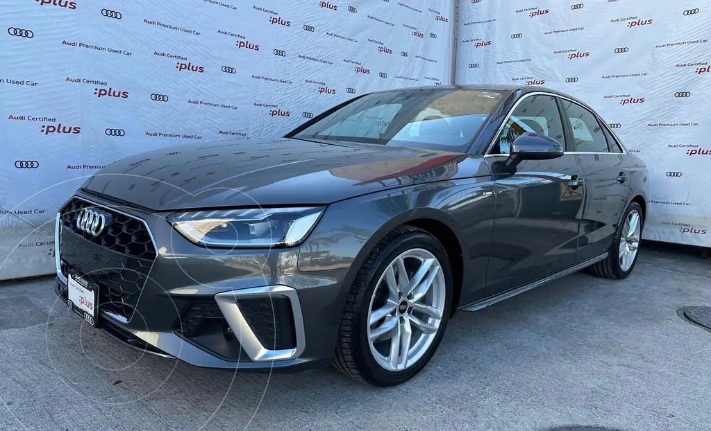 foto Audi A4 40 TFSI S Line usado (2024) color Gris precio $790,000