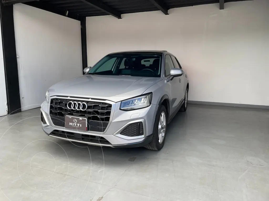 foto Audi Q2 35 TFSI Select usado (2021) color plateado precio $475,000