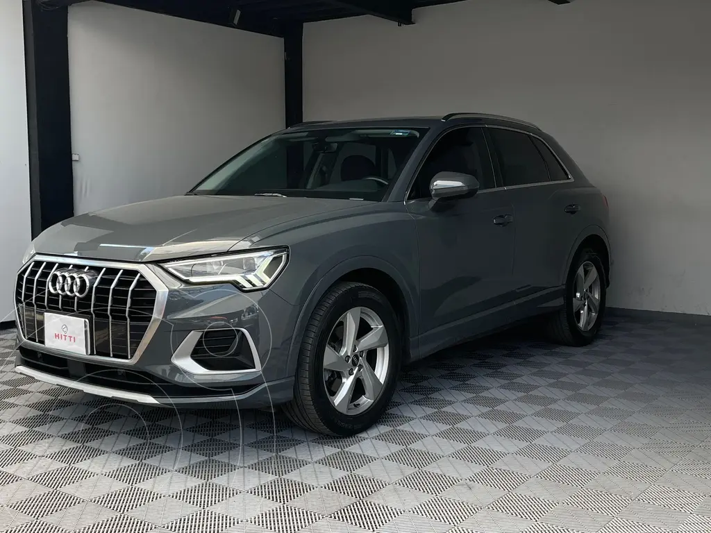 foto Audi Q3 35 TFSI Select usado (2022) color Gris precio $509,000