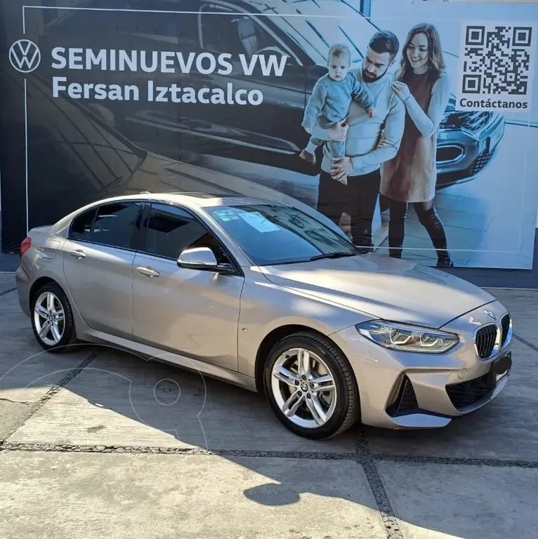 foto BMW Serie 1 Sedán 120iA M Sport usado (2020) color Plata Hielo precio $494,999