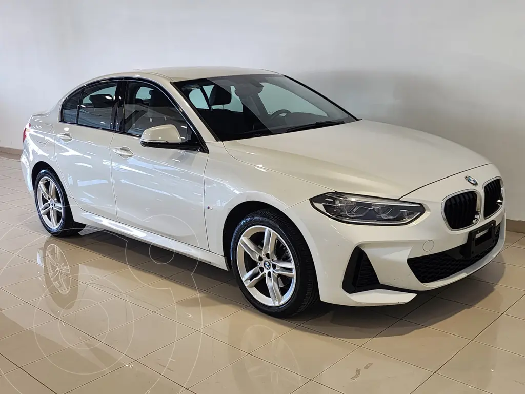 foto BMW Serie 1 Sedán 118iA M Sport usado (2021) color Blanco Mineral precio $399,000