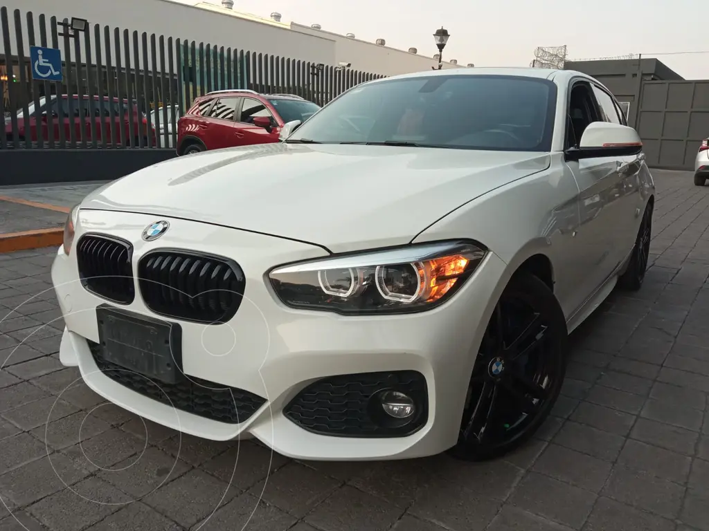 foto BMW Serie 1 120iA Sport Line usado (2018) color Blanco precio $490,000