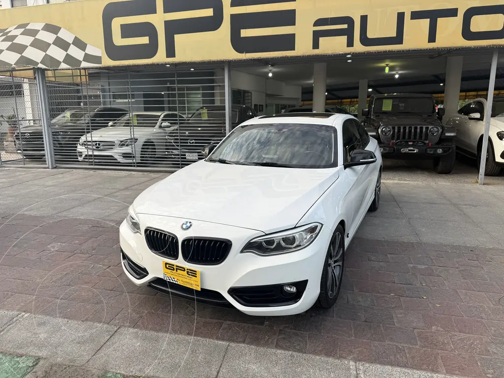 foto BMW Serie 2 Coupé 220iA Sport Line Aut usado (2016) color Blanco Alpine precio $288,000