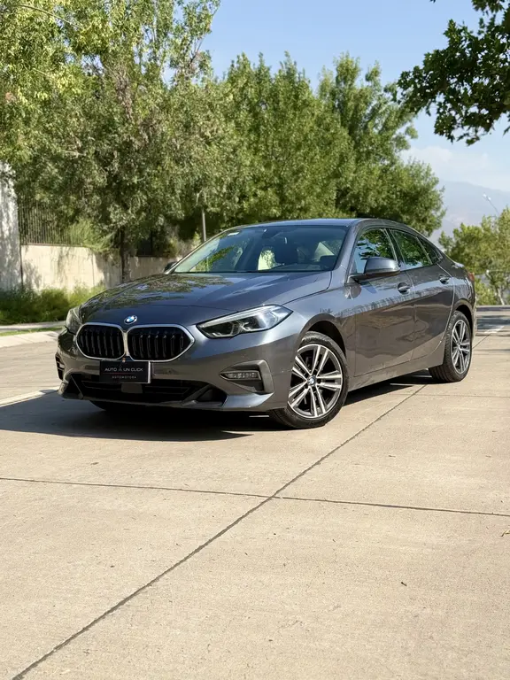 foto BMW Serie 2 Gran Coupe 218i Dynamic usado (2020) color Azul precio $18.490.000