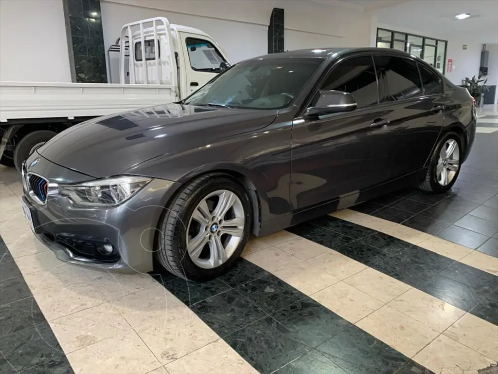 foto BMW Serie 3 320iA Sport Line usado (2017) color Gris Oscuro precio $248,000