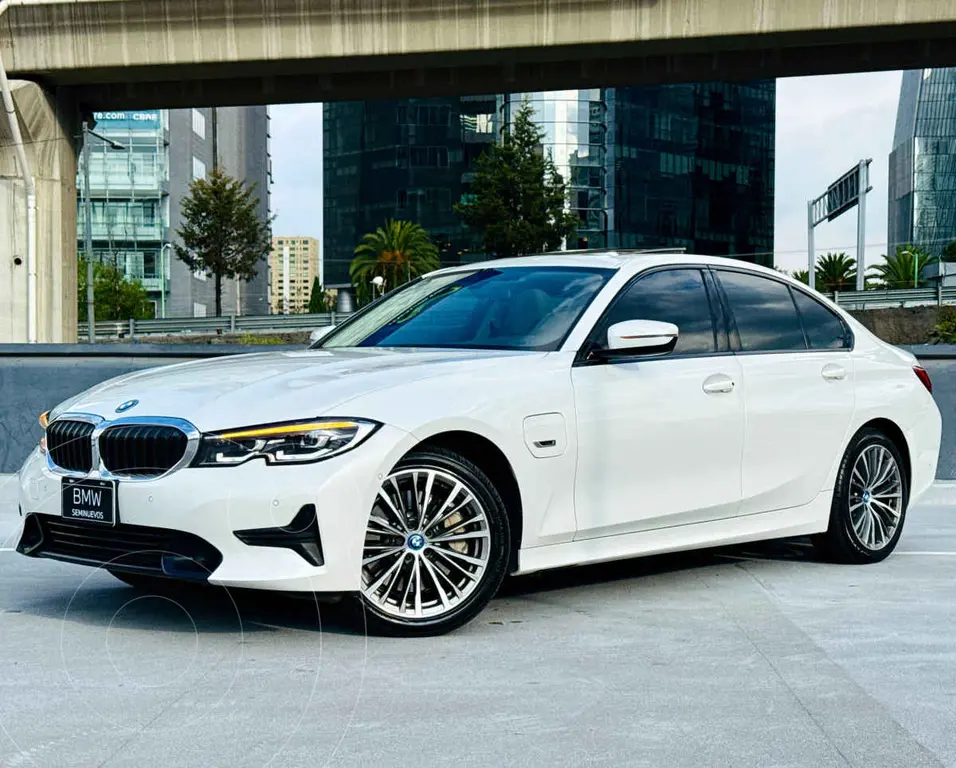foto BMW Serie 3 330e Sport Line Plus usado (2022) color Blanco precio $699,000