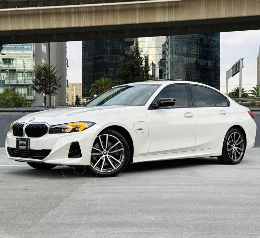 foto BMW Serie 3 330e financiado en mensualidades enganche $197,780 mensualidades desde $19,511