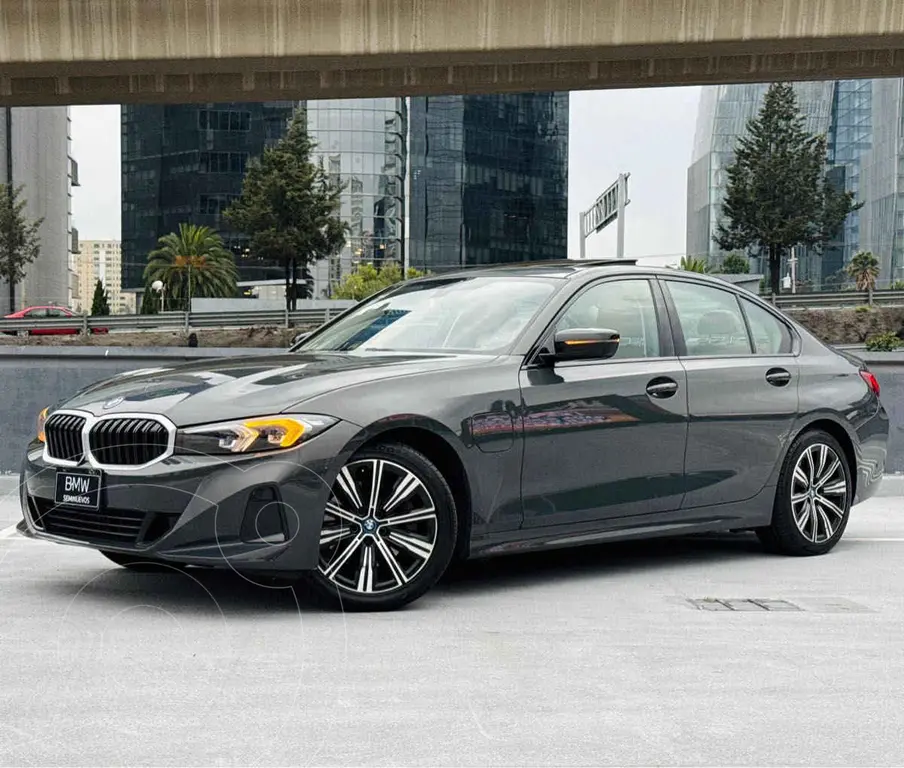 foto BMW Serie 3 330e financiado en mensualidades enganche $186,780 mensualidades desde $18,426