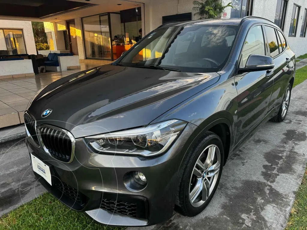 foto BMW X1 sDrive 20iA Sport Line usado (2019) color Gris precio $445,000