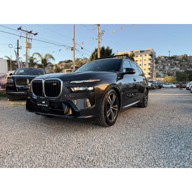 foto BMW X7 M60i usado (2024) color Negro precio $1,400,000