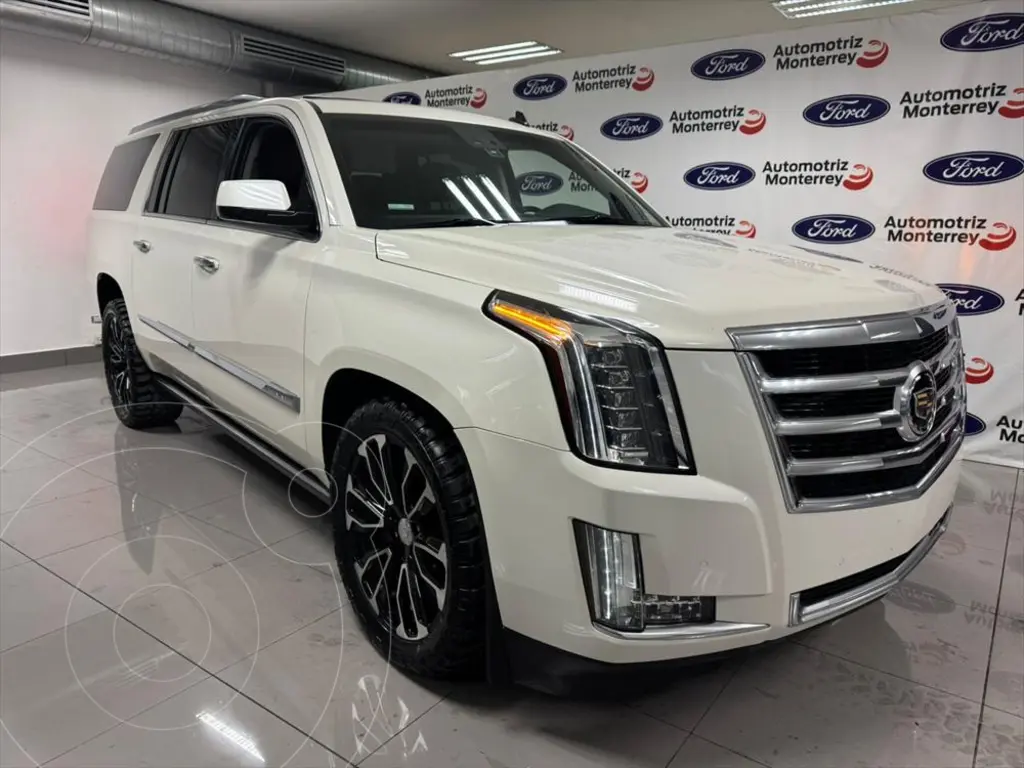 foto Cadillac Escalade ESV Premium 8 Pasajeros usado (2015) color Blanco precio $490,000