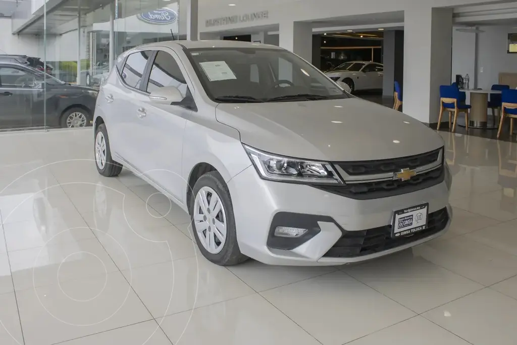 foto Chevrolet Aveo HB LS usado (2024) color Plata precio $232,000
