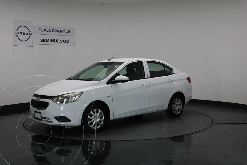 foto Chevrolet Aveo LS Aut usado (2021) color Blanco precio $185,000