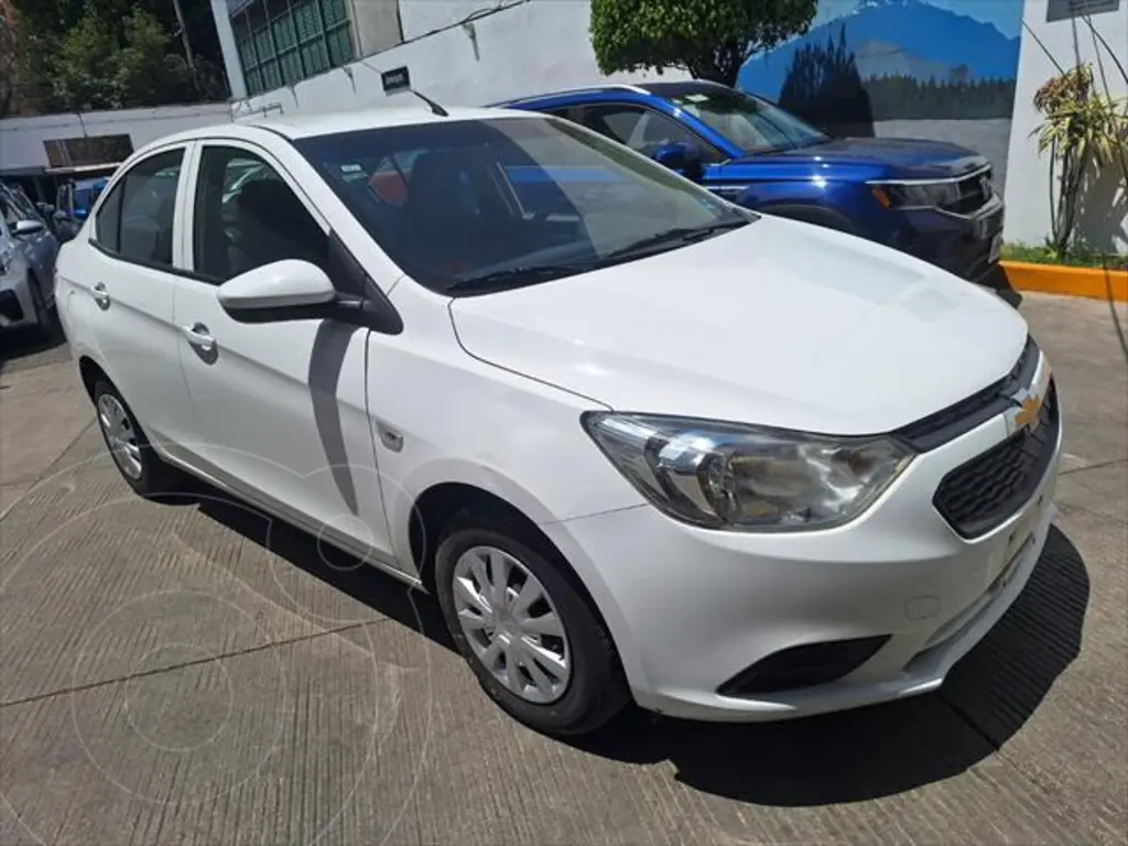 foto Chevrolet Aveo LS Aut usado (2020) color Blanco precio $180,001
