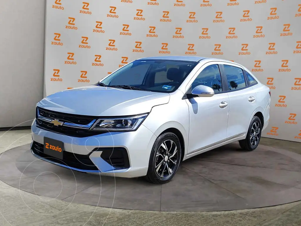 foto Chevrolet Aveo LS Aut usado (2023) color Plata precio $265,900