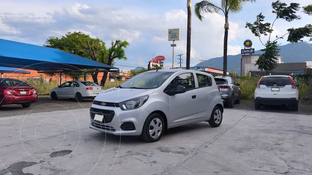 foto Chevrolet Beat Hatchback LT usado (2018) color plateado precio $153,999