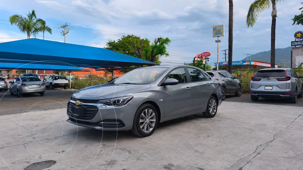 foto Chevrolet Cavalier LS usado (2023) color plateado precio $275,999