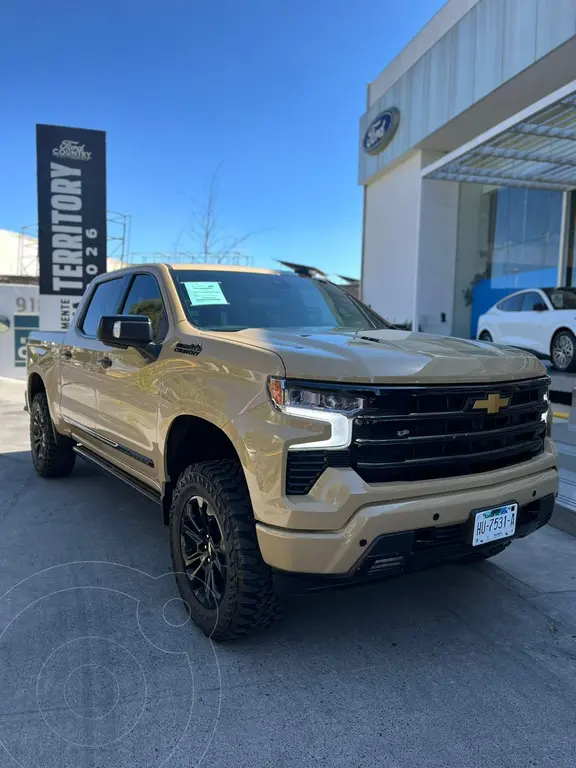 foto Chevrolet Cheyenne Cabina Doble High Country 4X4 usado (2024) color Mocha precio $1,129,000