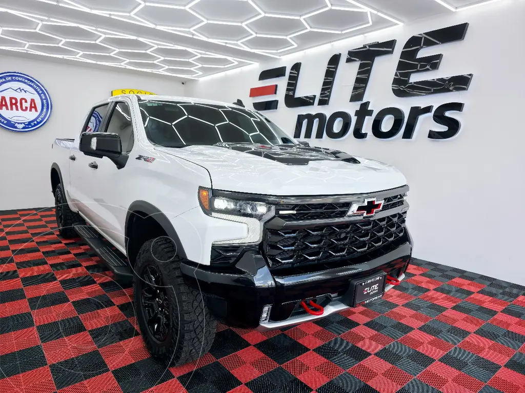 foto Chevrolet Cheyenne ZR2 usado (2023) color Blanco precio $1,139,900