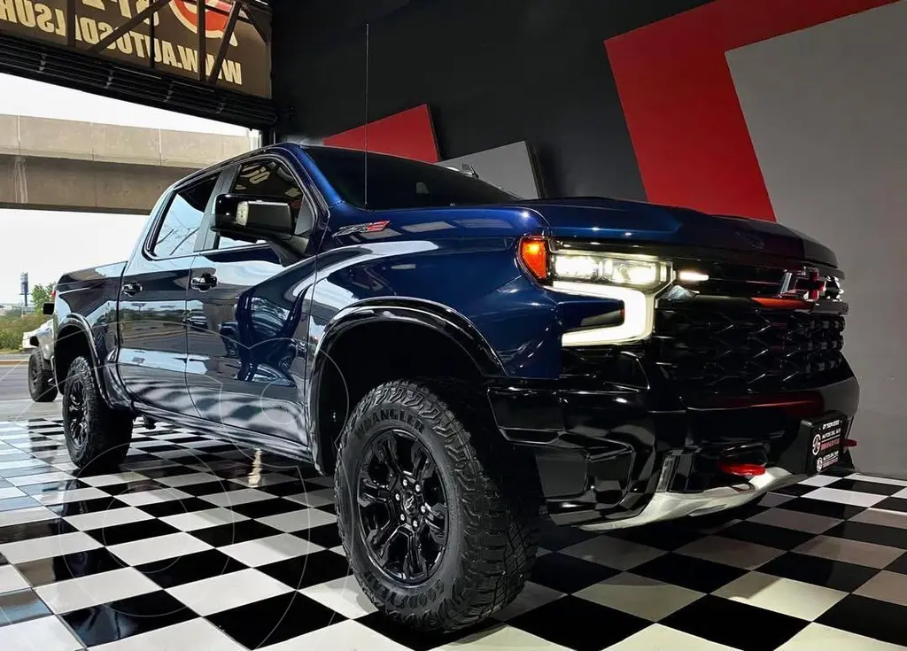 foto Chevrolet Cheyenne ZR2 usado (2022) color Azul precio $1,099,000